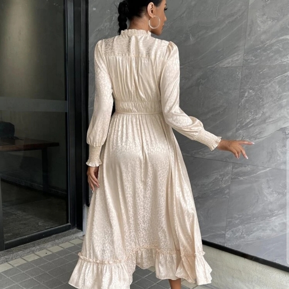 Satin animal print dress - Picture 2 of 5